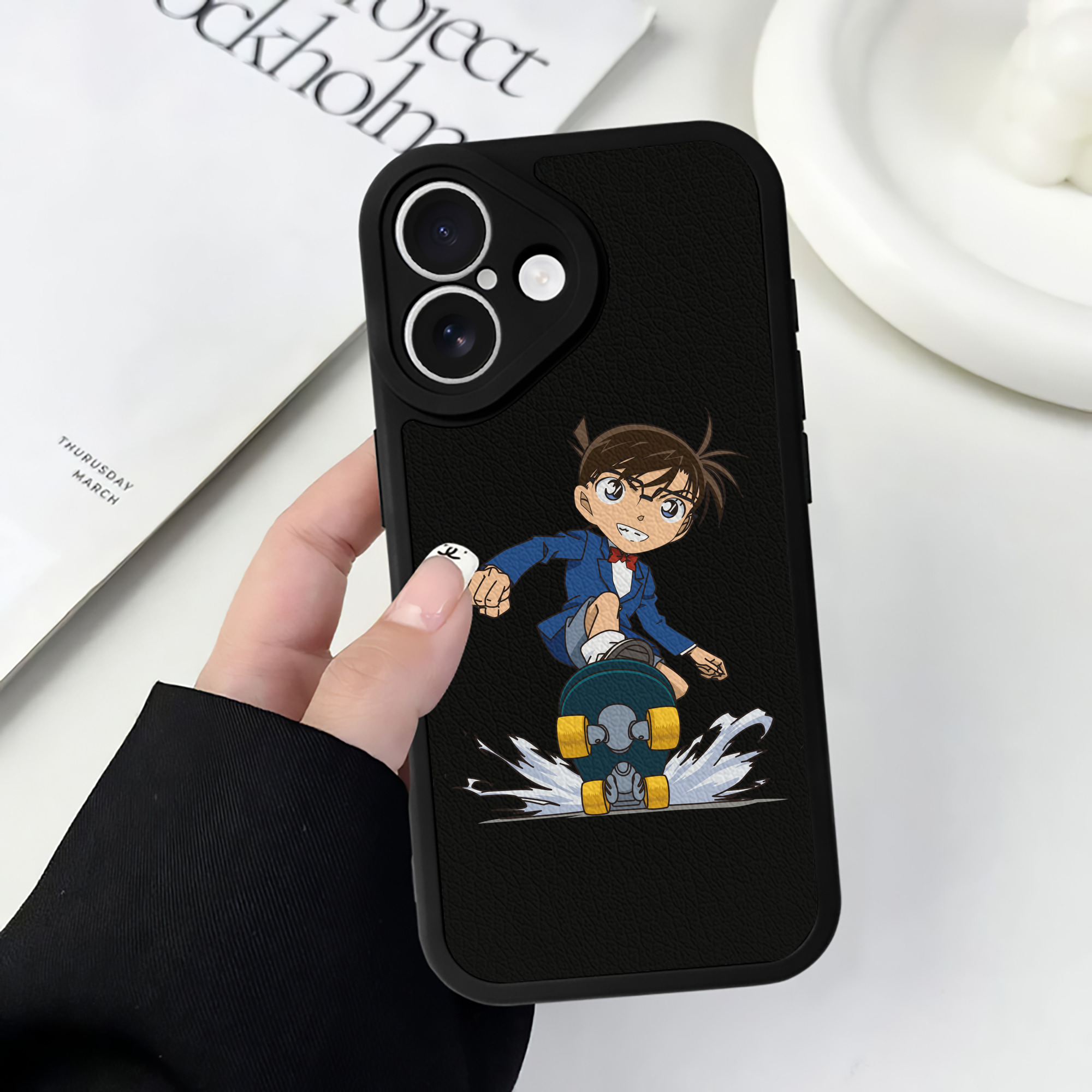 （画像用） 名探偵コナン 江戸川 コナン Detective Conan Conan Edogawa 【iPhone 16シリーズ対応】シリコンスマホケース（レザー調） 材質：シリコン